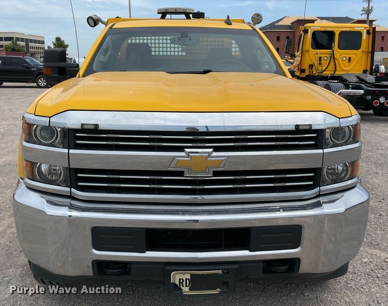 image for item MY9532 2017 Chevrolet Silverado 3500HD  utility bed pickup truck