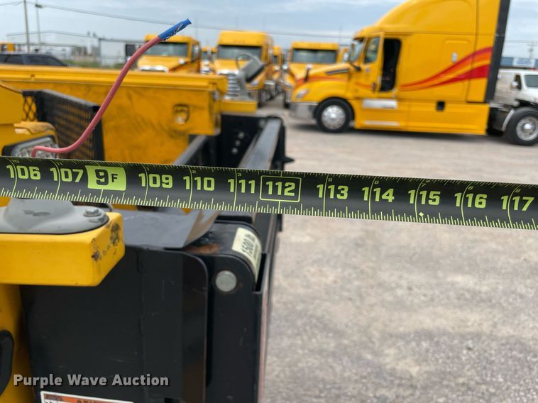 image for item MY9532 2017 Chevrolet Silverado 3500HD  utility bed pickup truck