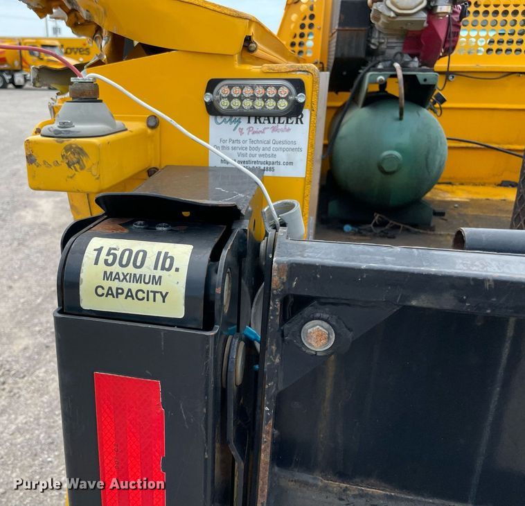 image for item MY9532 2017 Chevrolet Silverado 3500HD  utility bed pickup truck