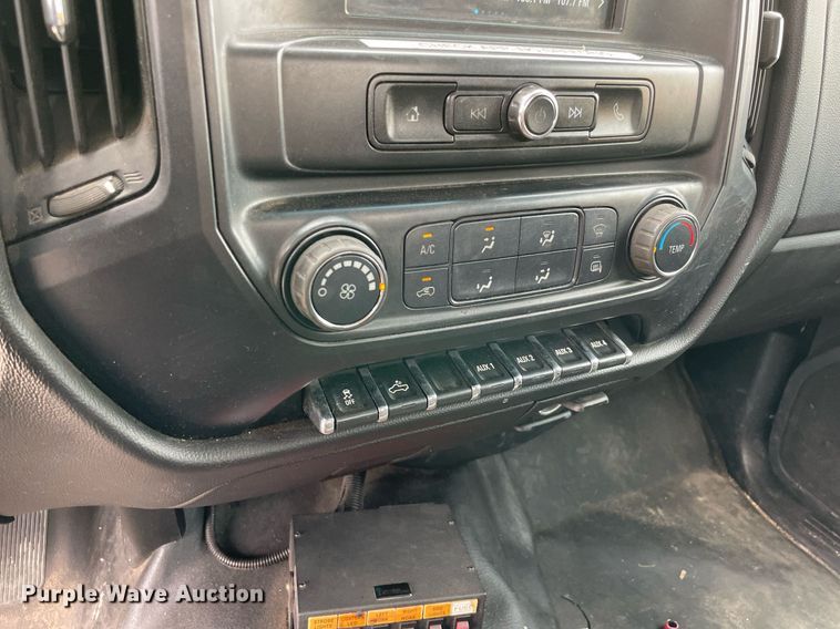 image for item MY9532 2017 Chevrolet Silverado 3500HD  utility bed pickup truck