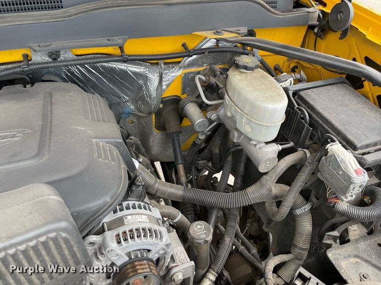 image for item MY9532 2017 Chevrolet Silverado 3500HD  utility bed pickup truck