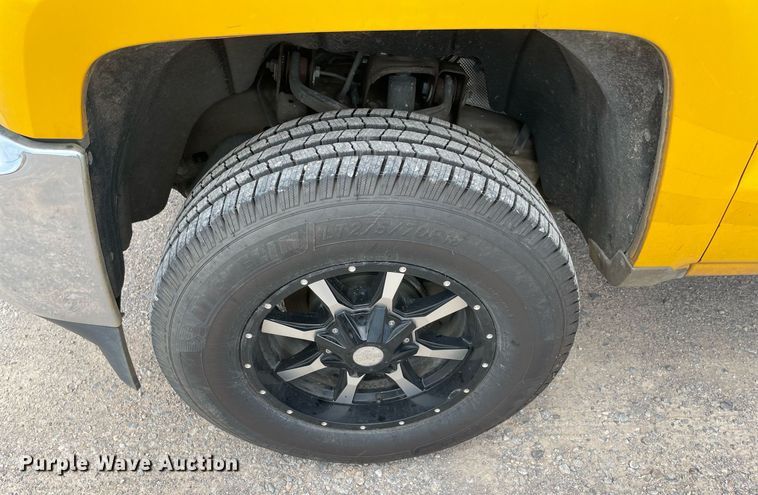 image for item MY9532 2017 Chevrolet Silverado 3500HD  utility bed pickup truck