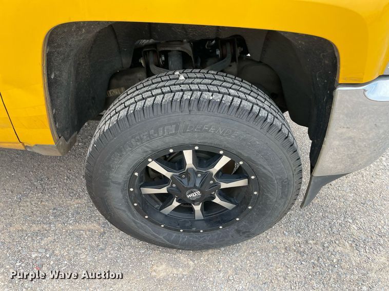 image for item MY9532 2017 Chevrolet Silverado 3500HD  utility bed pickup truck