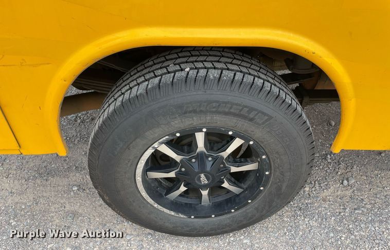 image for item MY9532 2017 Chevrolet Silverado 3500HD  utility bed pickup truck