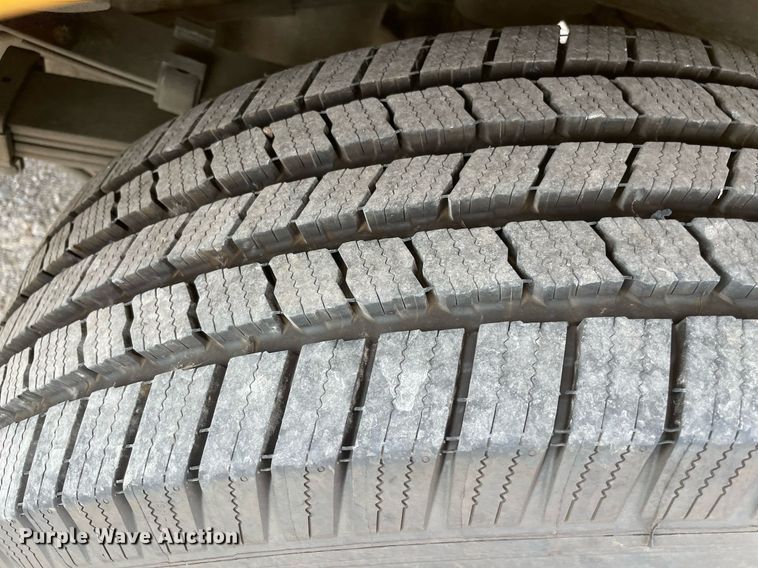 image for item MY9532 2017 Chevrolet Silverado 3500HD  utility bed pickup truck