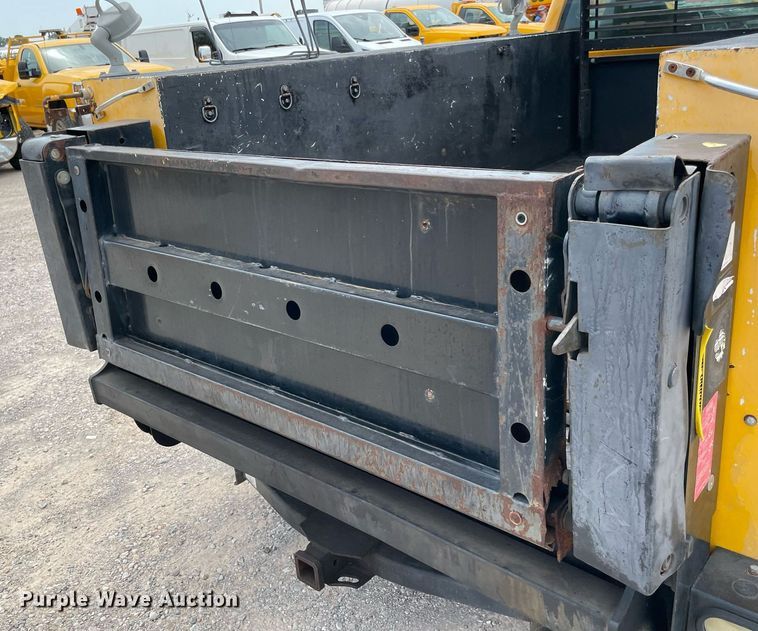 image for item MY9533 2008 Ford F250 Super Duty  utility bed pickup truck