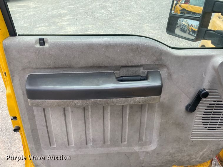 image for item MY9533 2008 Ford F250 Super Duty  utility bed pickup truck