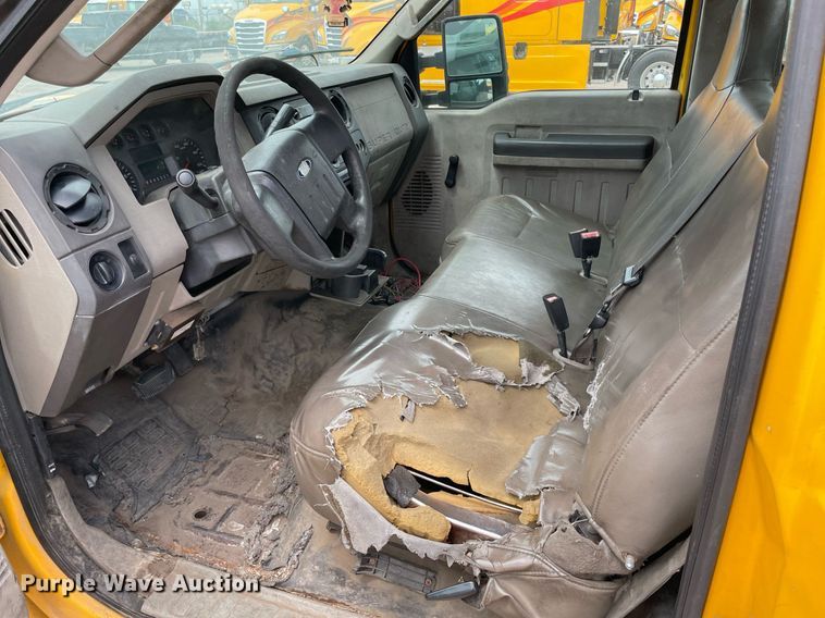 image for item MY9533 2008 Ford F250 Super Duty  utility bed pickup truck