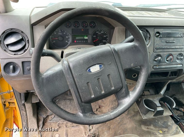 image for item MY9533 2008 Ford F250 Super Duty  utility bed pickup truck