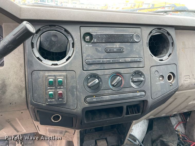 image for item MY9533 2008 Ford F250 Super Duty  utility bed pickup truck