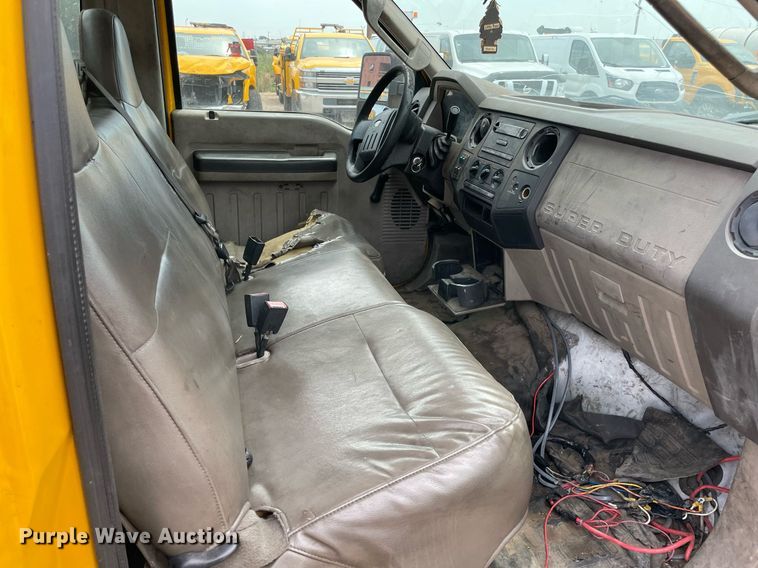 image for item MY9533 2008 Ford F250 Super Duty  utility bed pickup truck