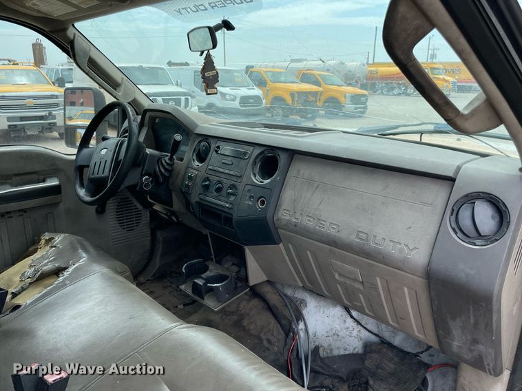 image for item MY9533 2008 Ford F250 Super Duty  utility bed pickup truck