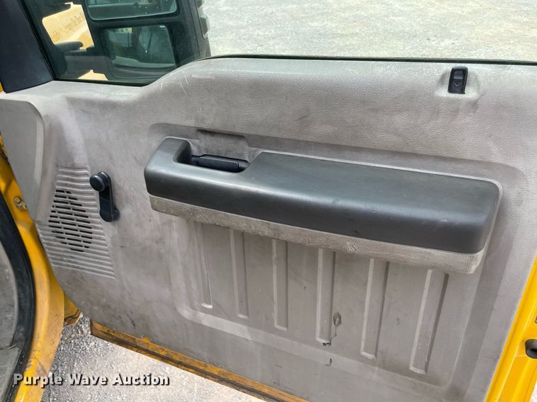 image for item MY9533 2008 Ford F250 Super Duty  utility bed pickup truck