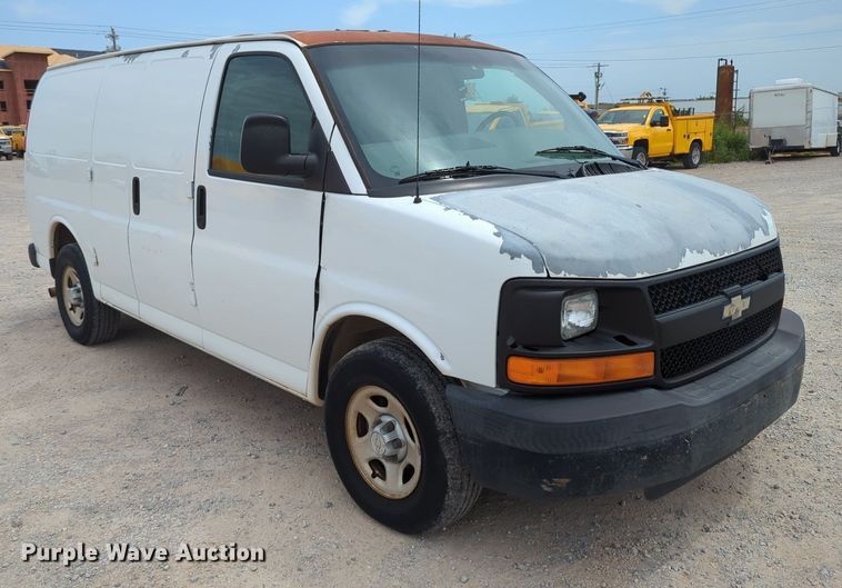image for item MY9534 2007 Chevrolet Express 1500 Cargo  van