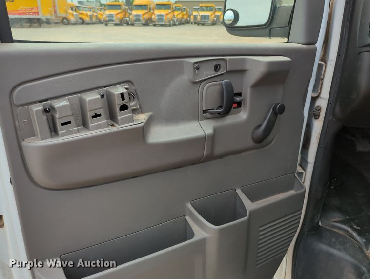 image for item MY9534 2007 Chevrolet Express 1500 Cargo  van