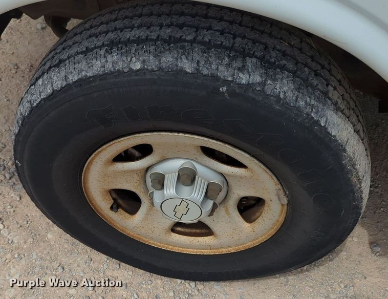 image for item MY9534 2007 Chevrolet Express 1500 Cargo  van