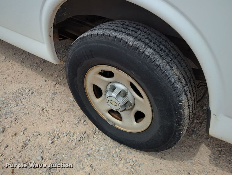 image for item MY9534 2007 Chevrolet Express 1500 Cargo  van