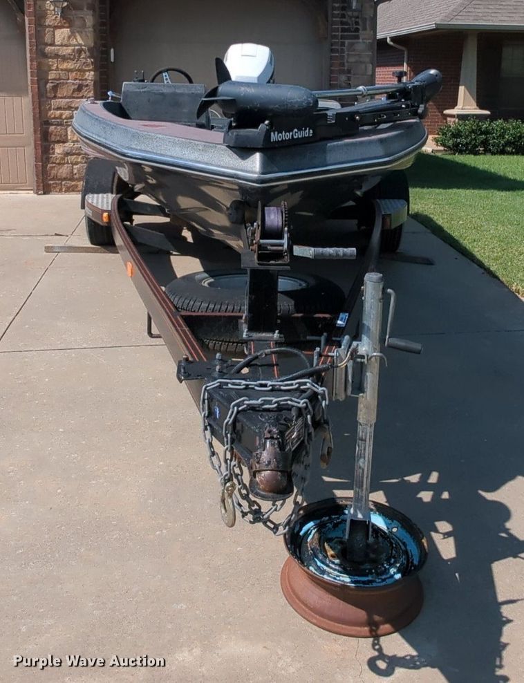 image for item MY9815 1985 Champion  boat