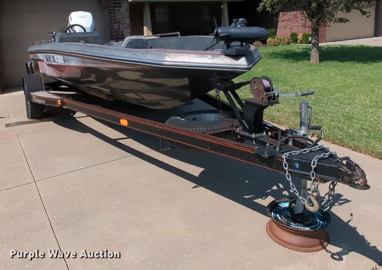 image for item MY9815 1985 Champion  boat