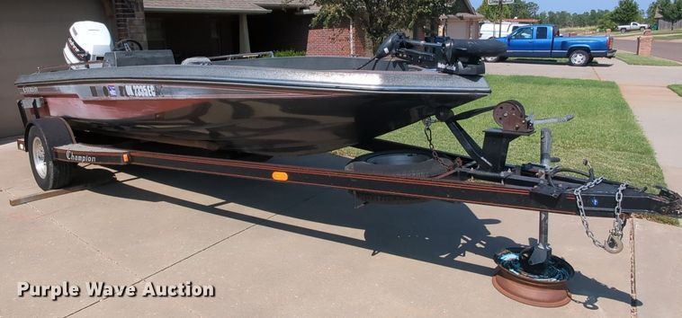 image for item MY9815 1985 Champion  boat