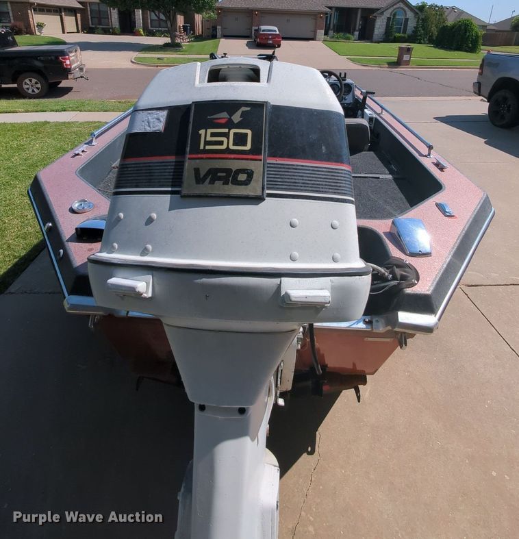 image for item MY9815 1985 Champion  boat