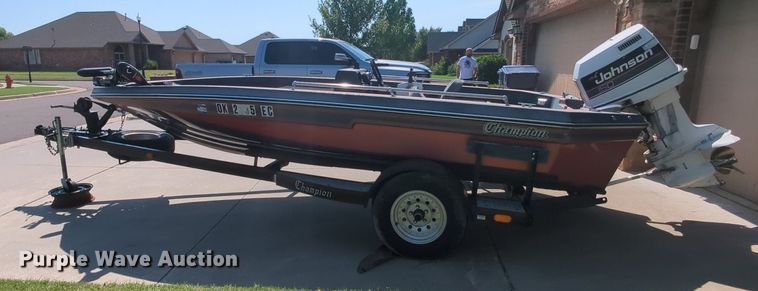 image for item MY9815 1985 Champion  boat