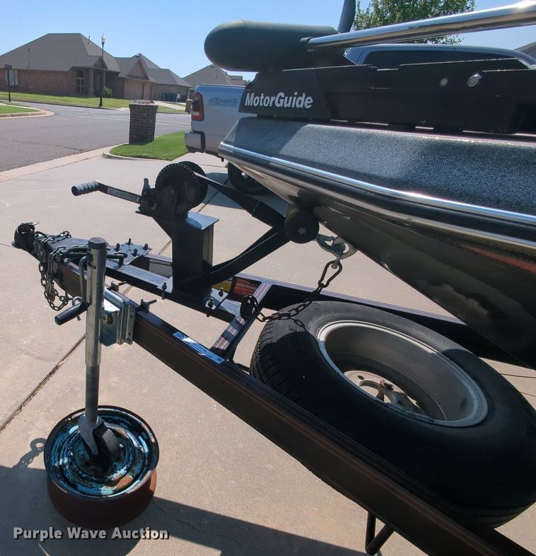 image for item MY9815 1985 Champion  boat