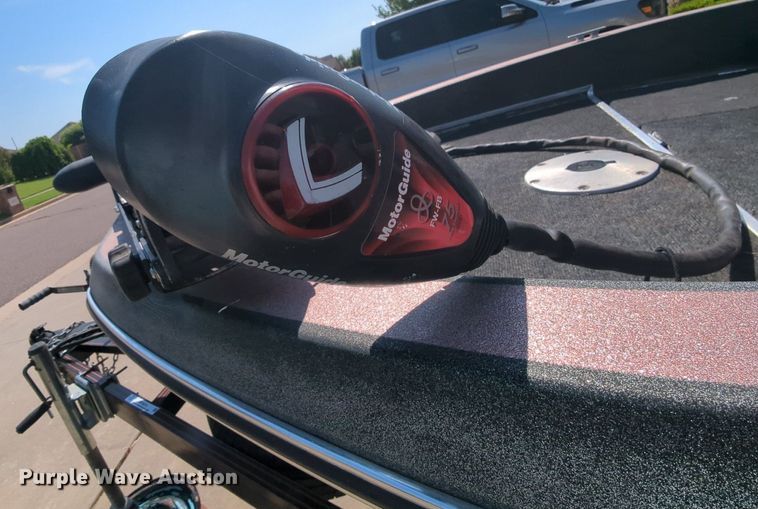 image for item MY9815 1985 Champion  boat