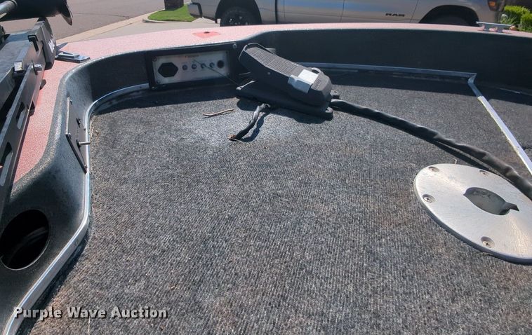 image for item MY9815 1985 Champion  boat