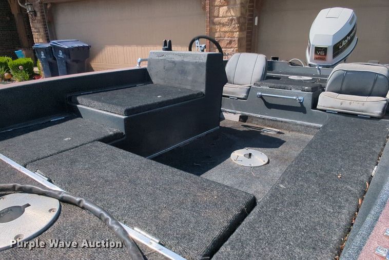 image for item MY9815 1985 Champion  boat