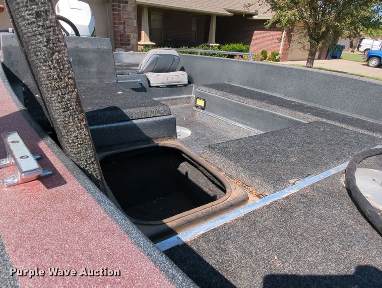 image for item MY9815 1985 Champion  boat