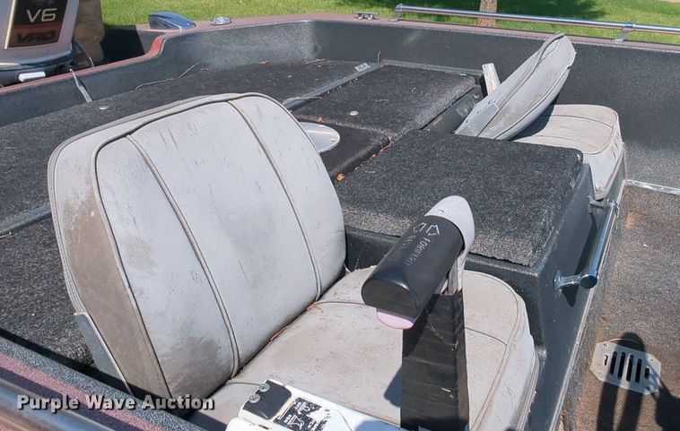 image for item MY9815 1985 Champion  boat