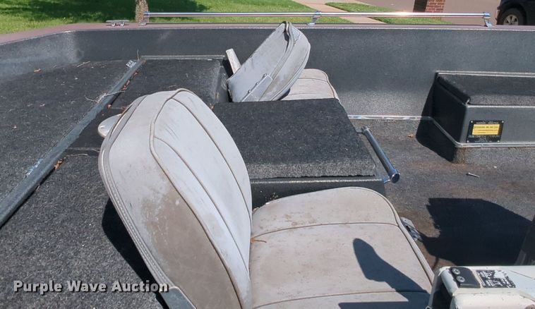 image for item MY9815 1985 Champion  boat