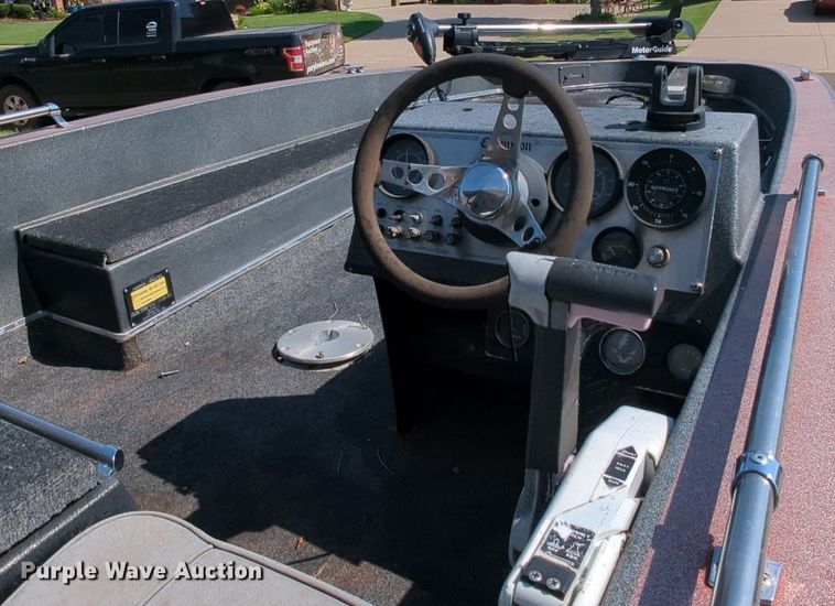 image for item MY9815 1985 Champion  boat