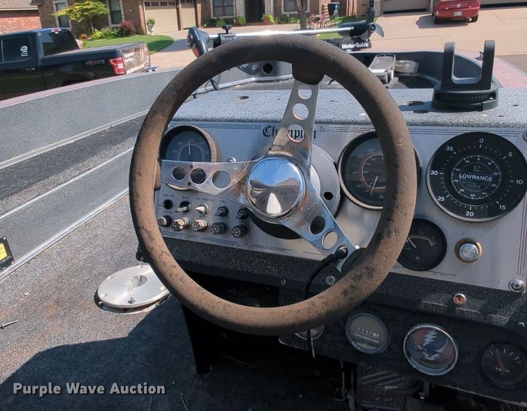 image for item MY9815 1985 Champion  boat