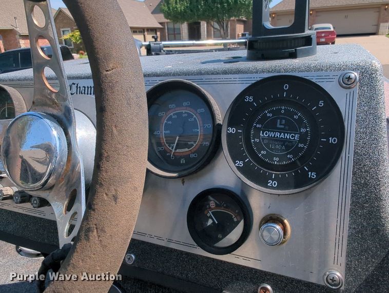 image for item MY9815 1985 Champion  boat