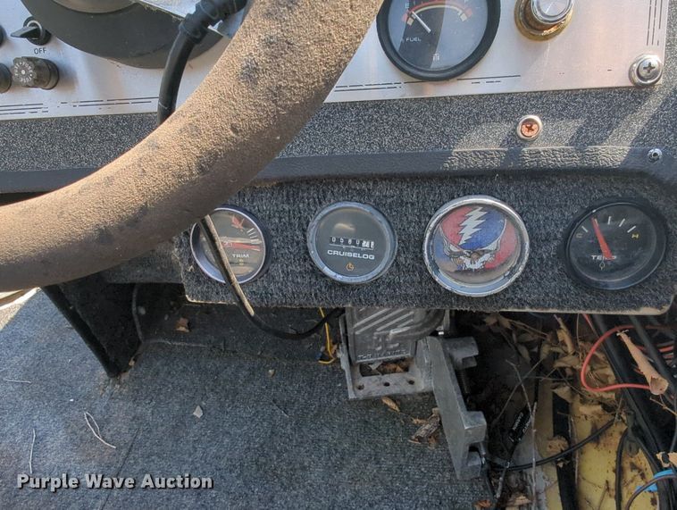 image for item MY9815 1985 Champion  boat