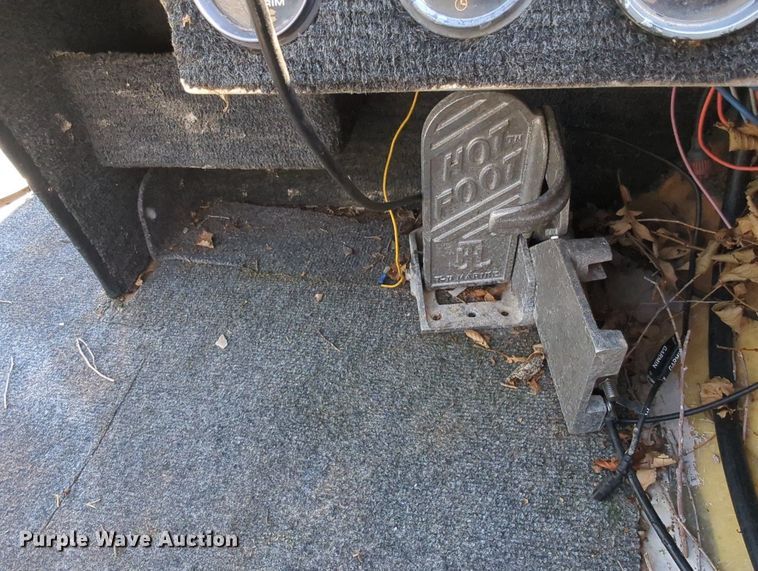 image for item MY9815 1985 Champion  boat