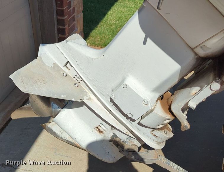 image for item MY9815 1985 Champion  boat