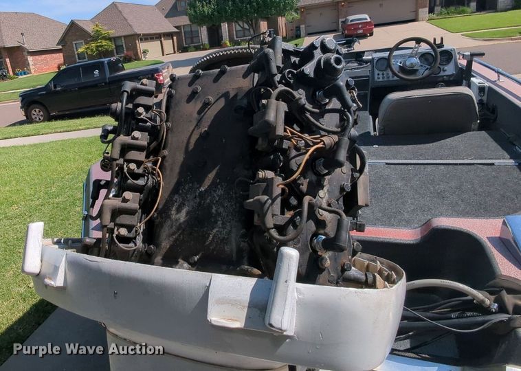 image for item MY9815 1985 Champion  boat