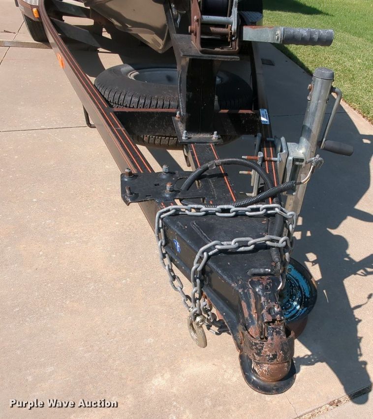 image for item MY9815 1985 Champion  boat