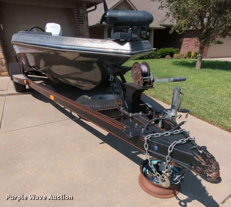 image for item MY9815 1985 Champion  boat