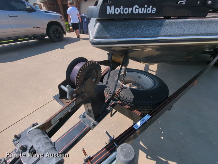 image for item MY9815 1985 Champion  boat