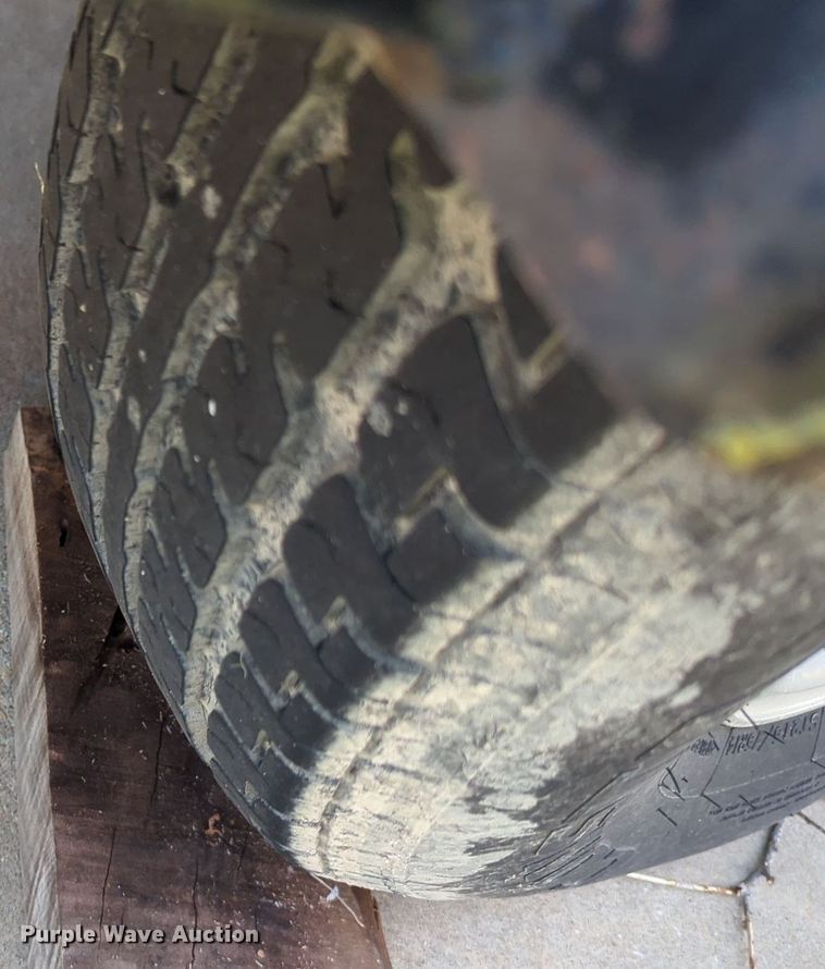 image for item MY9815 1985 Champion  boat