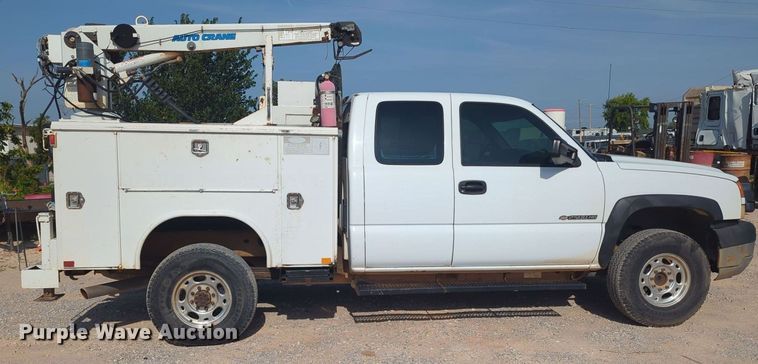 image for item MY9829 2005 Chevrolet Silverado 2500 HD  Ext. Cab utility bed pickup truck