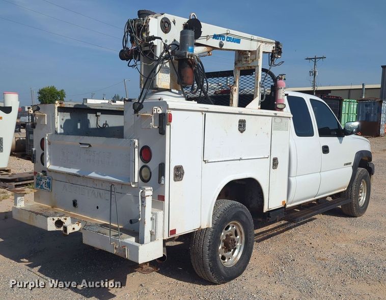 image for item MY9829 2005 Chevrolet Silverado 2500 HD  Ext. Cab utility bed pickup truck