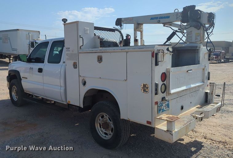 image for item MY9829 2005 Chevrolet Silverado 2500 HD  Ext. Cab utility bed pickup truck