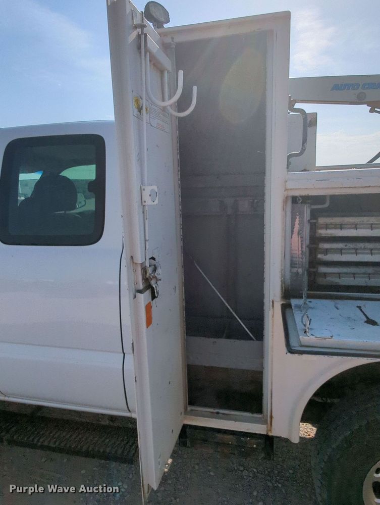 image for item MY9829 2005 Chevrolet Silverado 2500 HD  Ext. Cab utility bed pickup truck