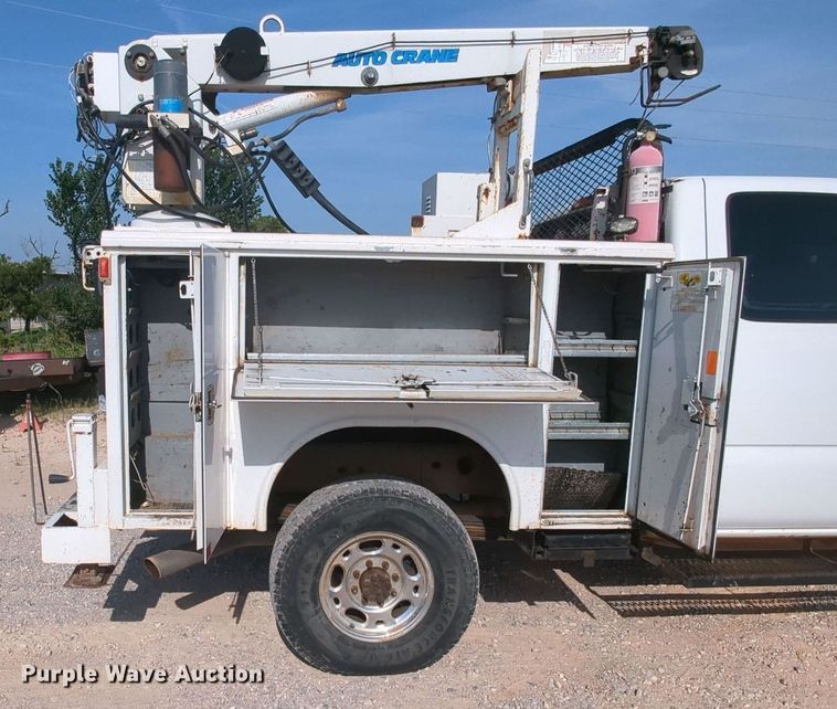 image for item MY9829 2005 Chevrolet Silverado 2500 HD  Ext. Cab utility bed pickup truck