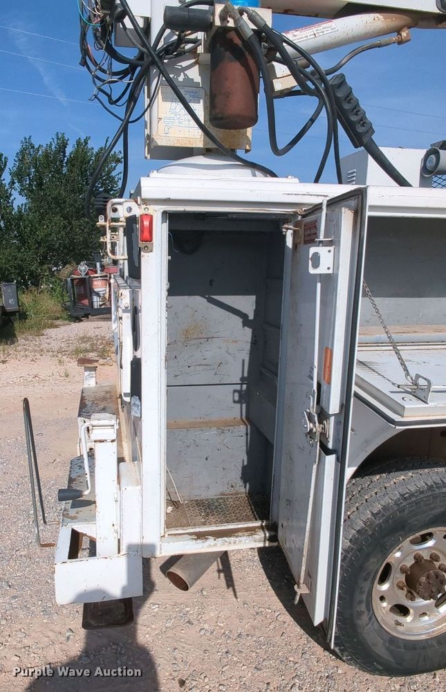 image for item MY9829 2005 Chevrolet Silverado 2500 HD  Ext. Cab utility bed pickup truck